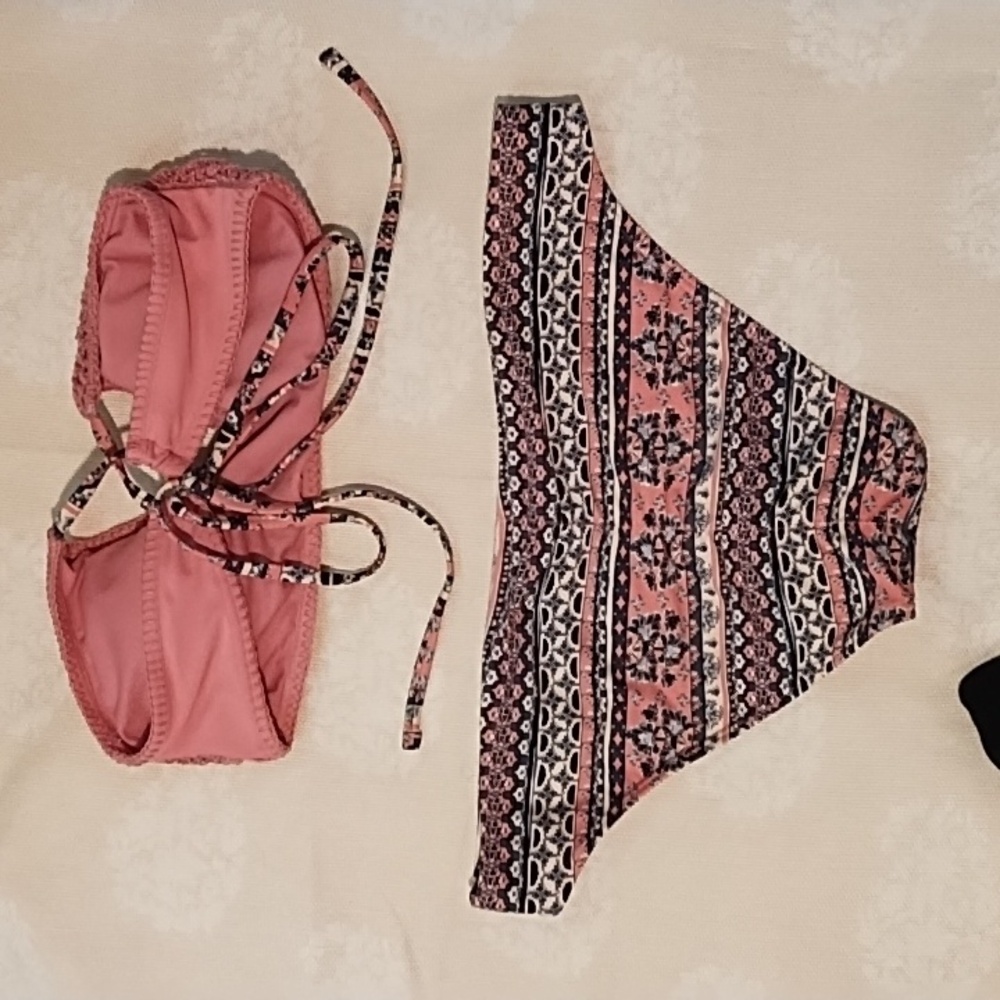 Xhilaration Pink and Navy Bikini Set VGC Large Crochet Top. - Picture 5 of 6